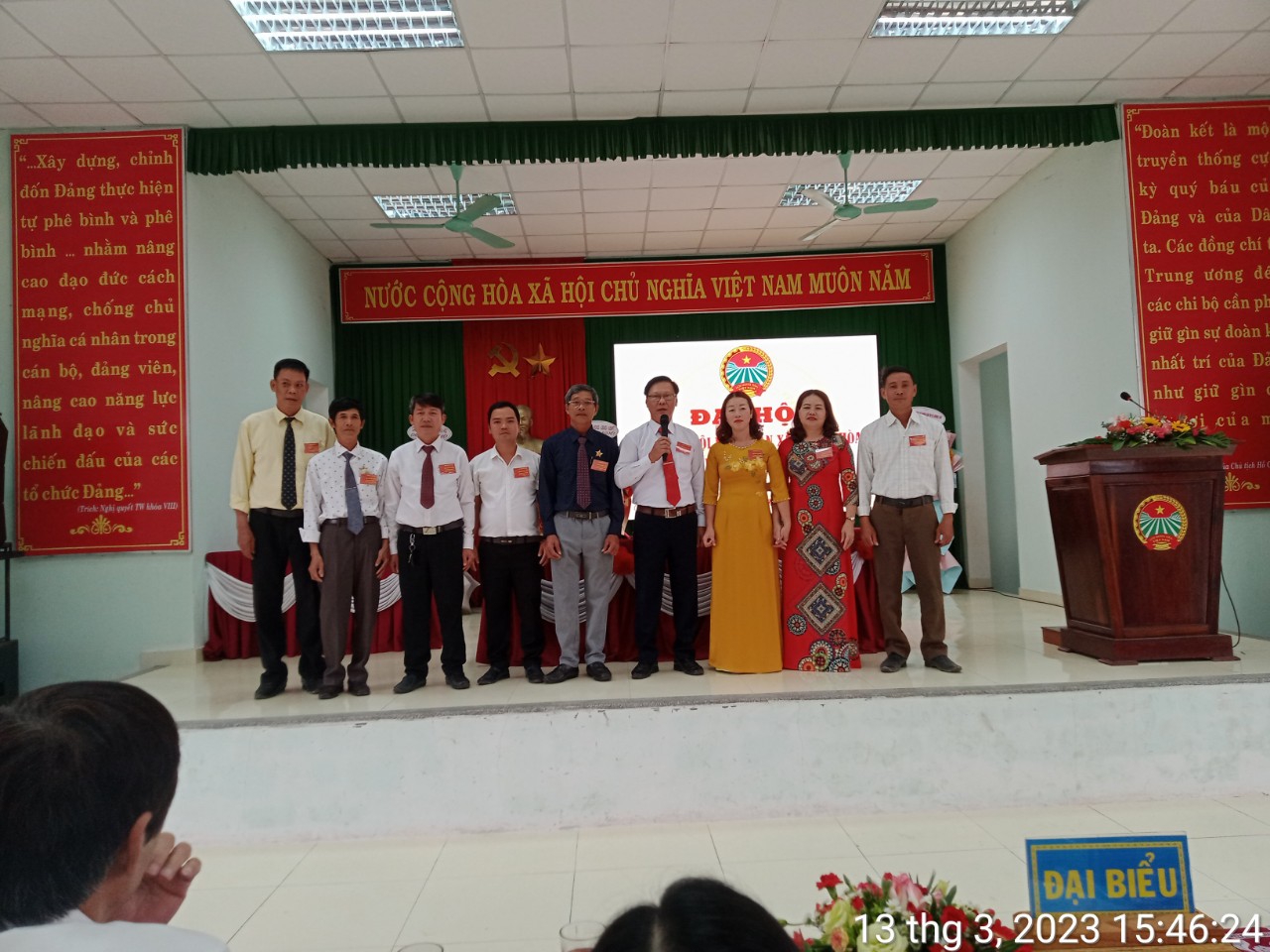 Đồng chí Nguyễn Cửu Tuấn-Chủ tịch Hội Nông dân xã nhiệm kỳ 2023-2028 cùng các thành viên Ban Chấp hành ra mắt, phát biểu nhận nhiệm vụ